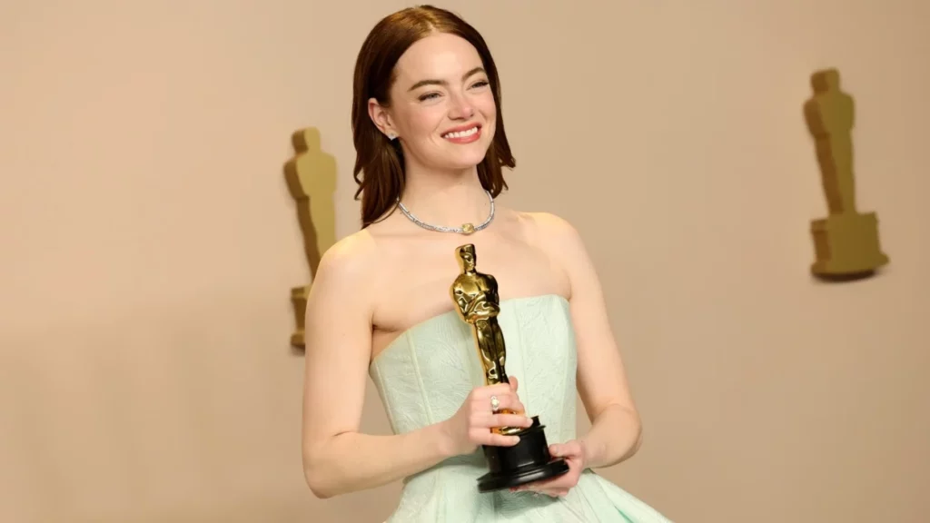 Emma Stone com seu Oscar